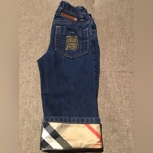 Burberry toddler denim jeans. Adjustable waist. Folded cuff.